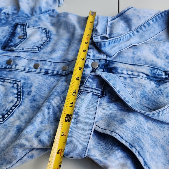 TCEC Womens Blue Light Wash Denim Playsuit Romper Short Sleeve Snap Belted Sz M - Picture 13 of 16